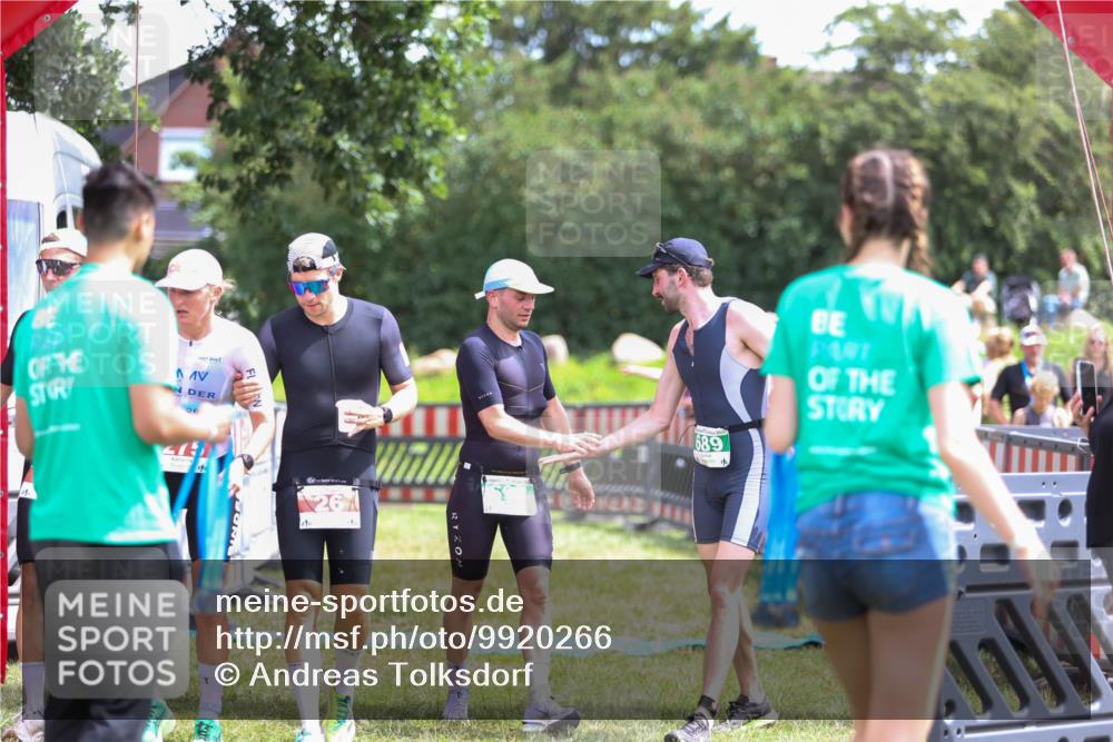 21.06.2026 - 29. Vierlanden-Triathlon Andreas Tolksdorf http://msf.ph/oto/9920266 21.06.2026 13:08:27 Ziel 147, 689, 695 meine-sportfotos.de