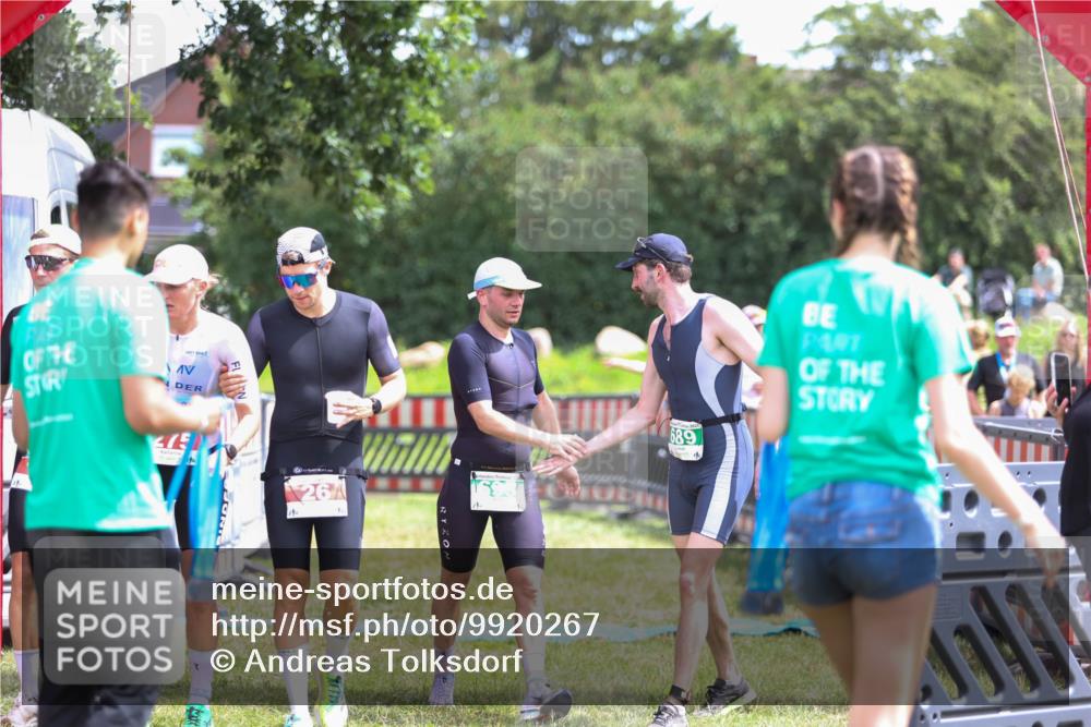 21.06.2026 - 29. Vierlanden-Triathlon Andreas Tolksdorf http://msf.ph/oto/9920267 21.06.2026 13:08:27 Ziel 147, 689, 695 meine-sportfotos.de