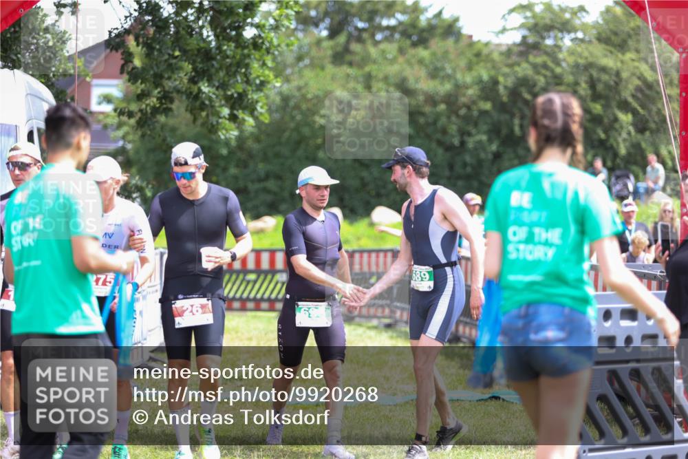21.06.2026 - 29. Vierlanden-Triathlon Andreas Tolksdorf http://msf.ph/oto/9920268 21.06.2026 13:08:27 Ziel 147, 689, 695 meine-sportfotos.de