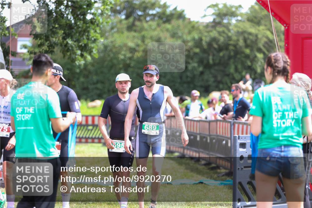 21.06.2026 - 29. Vierlanden-Triathlon Andreas Tolksdorf http://msf.ph/oto/9920270 21.06.2026 13:08:28 Ziel 147, 689, 695 meine-sportfotos.de