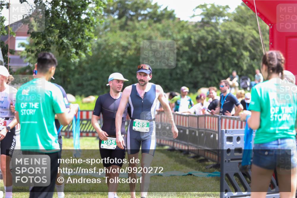 21.06.2026 - 29. Vierlanden-Triathlon Andreas Tolksdorf http://msf.ph/oto/9920272 21.06.2026 13:08:28 Ziel 147, 689, 695 meine-sportfotos.de