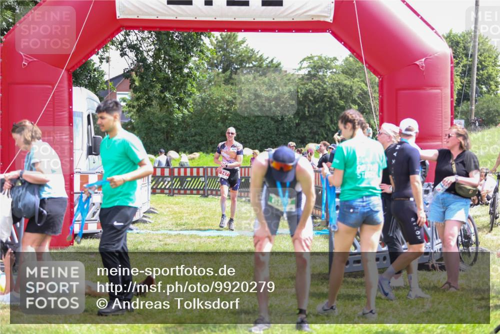 21.06.2026 - 29. Vierlanden-Triathlon Andreas Tolksdorf http://msf.ph/oto/9920279 21.06.2026 13:08:34 Ziel 147, 726 meine-sportfotos.de