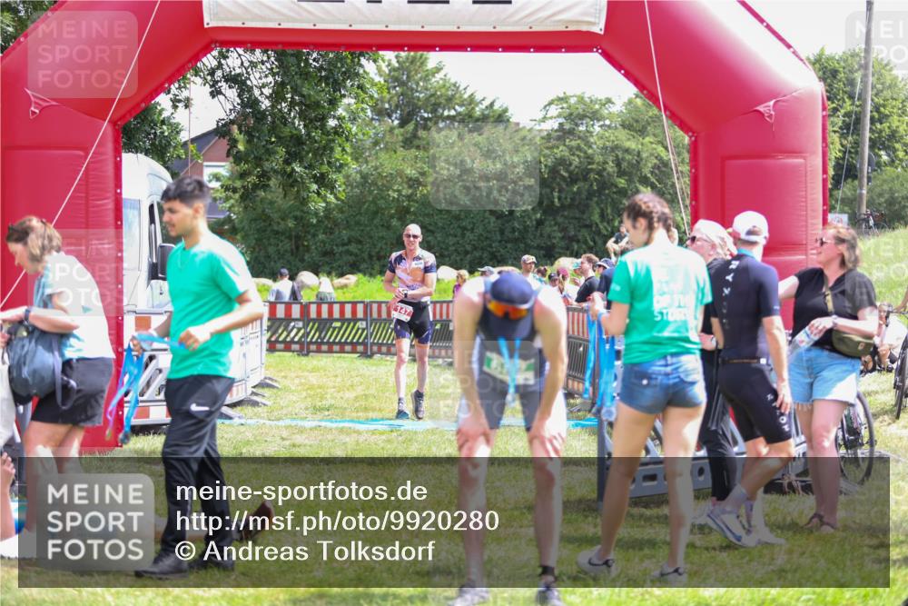 21.06.2026 - 29. Vierlanden-Triathlon Andreas Tolksdorf http://msf.ph/oto/9920280 21.06.2026 13:08:34 Ziel 147, 726 meine-sportfotos.de