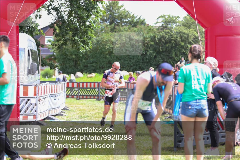 21.06.2026 - 29. Vierlanden-Triathlon Andreas Tolksdorf http://msf.ph/oto/9920288 21.06.2026 13:08:36 Ziel 147, 726 meine-sportfotos.de
