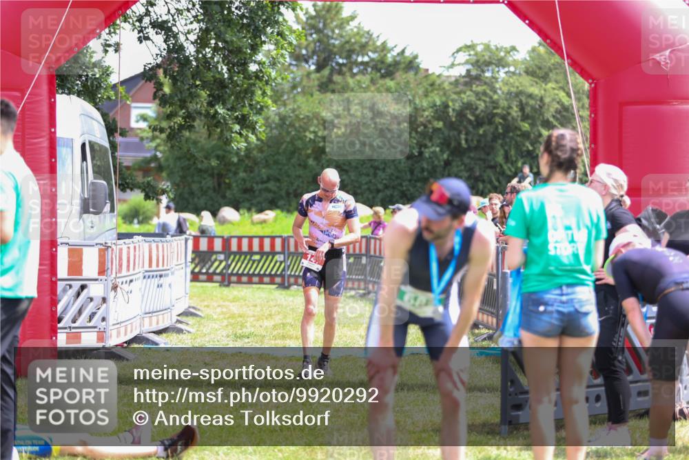 21.06.2026 - 29. Vierlanden-Triathlon Andreas Tolksdorf http://msf.ph/oto/9920292 21.06.2026 13:08:36 Ziel 147, 726 meine-sportfotos.de