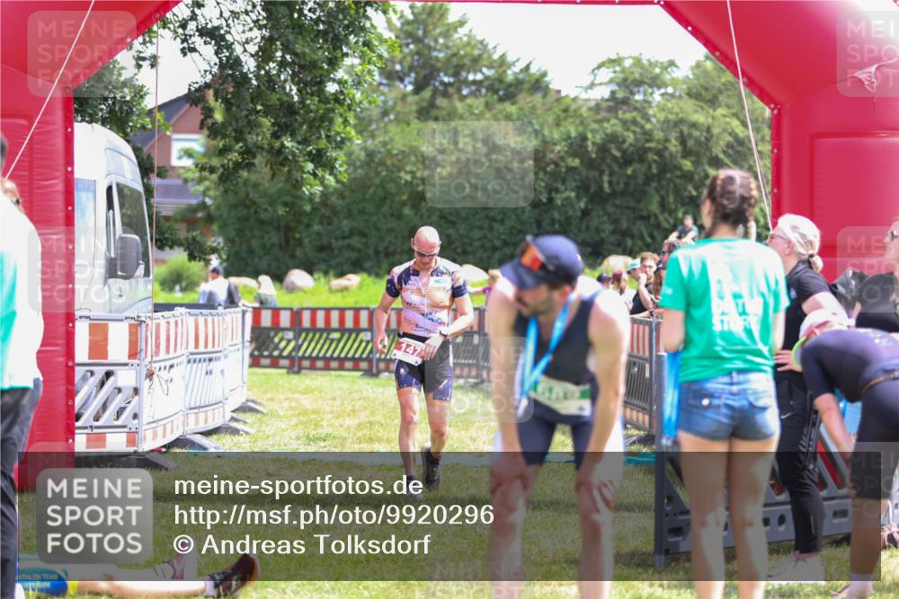 21.06.2026 - 29. Vierlanden-Triathlon Andreas Tolksdorf http://msf.ph/oto/9920296 21.06.2026 13:08:36 Ziel 147, 726 meine-sportfotos.de
