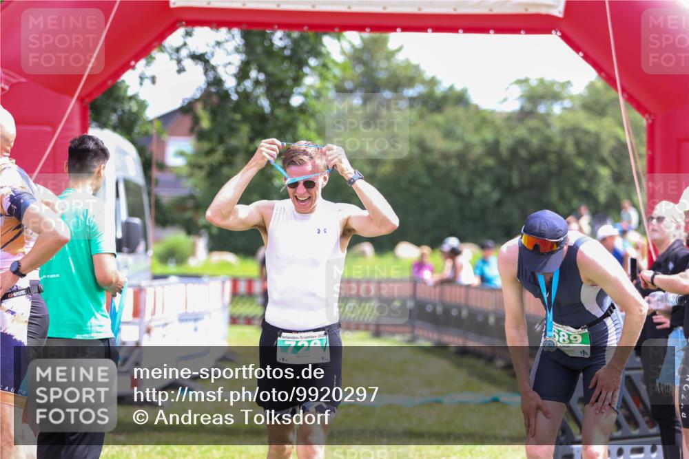 21.06.2026 - 29. Vierlanden-Triathlon Andreas Tolksdorf http://msf.ph/oto/9920297 21.06.2026 13:08:49 Ziel 173, 712, 726 meine-sportfotos.de