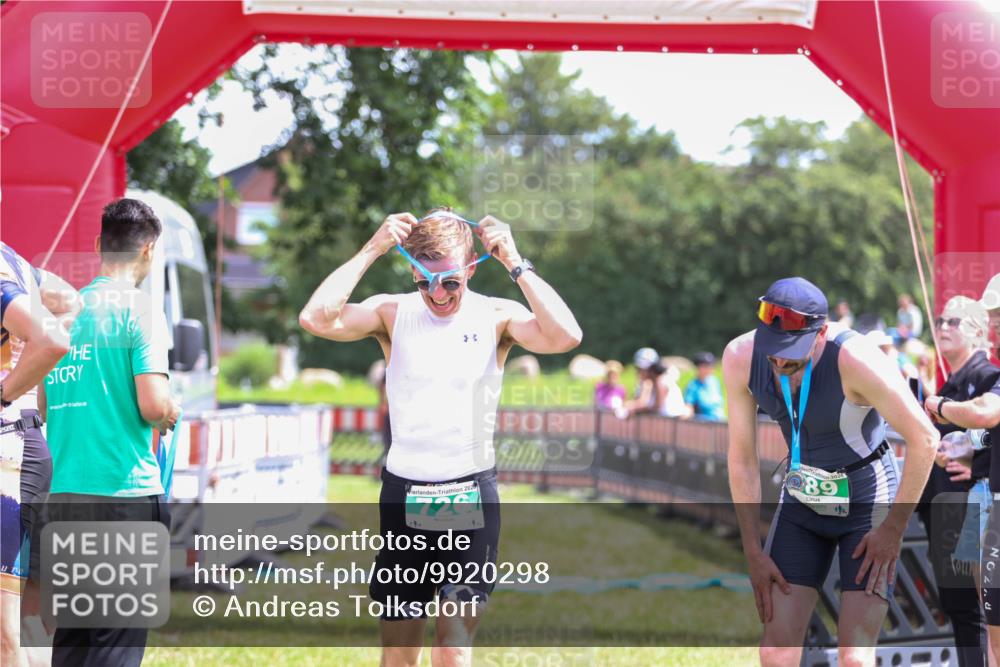 21.06.2026 - 29. Vierlanden-Triathlon Andreas Tolksdorf http://msf.ph/oto/9920298 21.06.2026 13:08:49 Ziel 173, 712, 726 meine-sportfotos.de