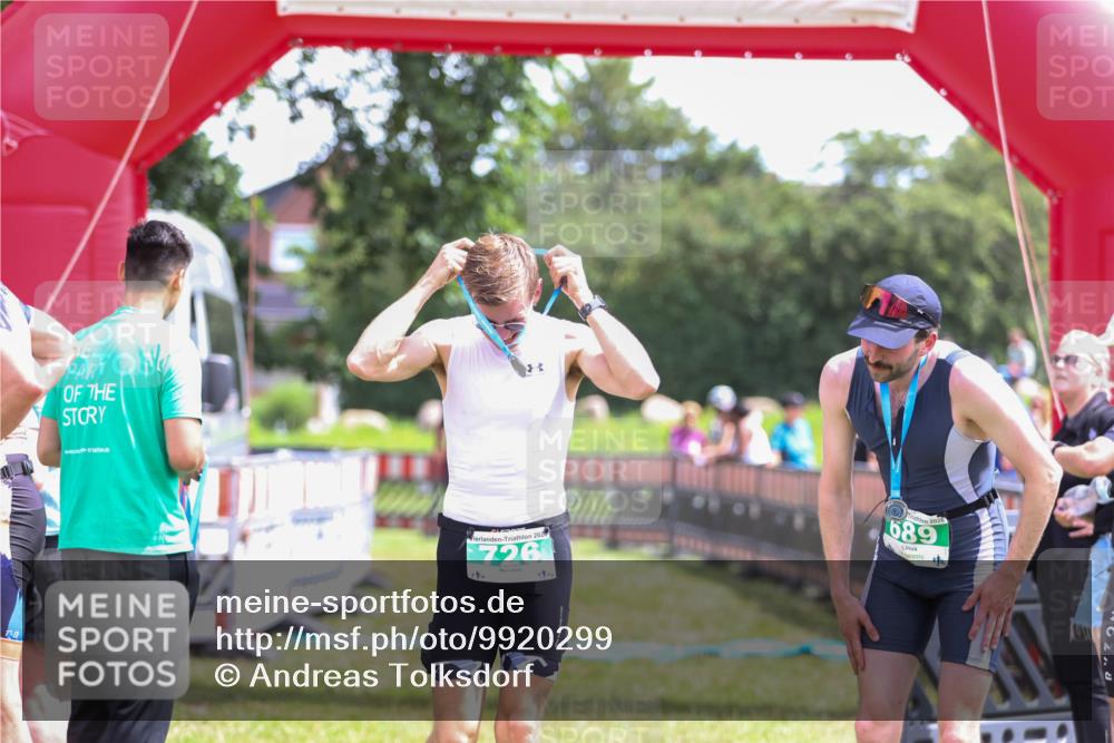 21.06.2026 - 29. Vierlanden-Triathlon Andreas Tolksdorf http://msf.ph/oto/9920299 21.06.2026 13:08:49 Ziel 173, 712, 726 meine-sportfotos.de