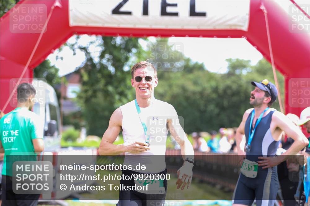 21.06.2026 - 29. Vierlanden-Triathlon Andreas Tolksdorf http://msf.ph/oto/9920300 21.06.2026 13:08:50 Ziel 173, 712, 726 meine-sportfotos.de