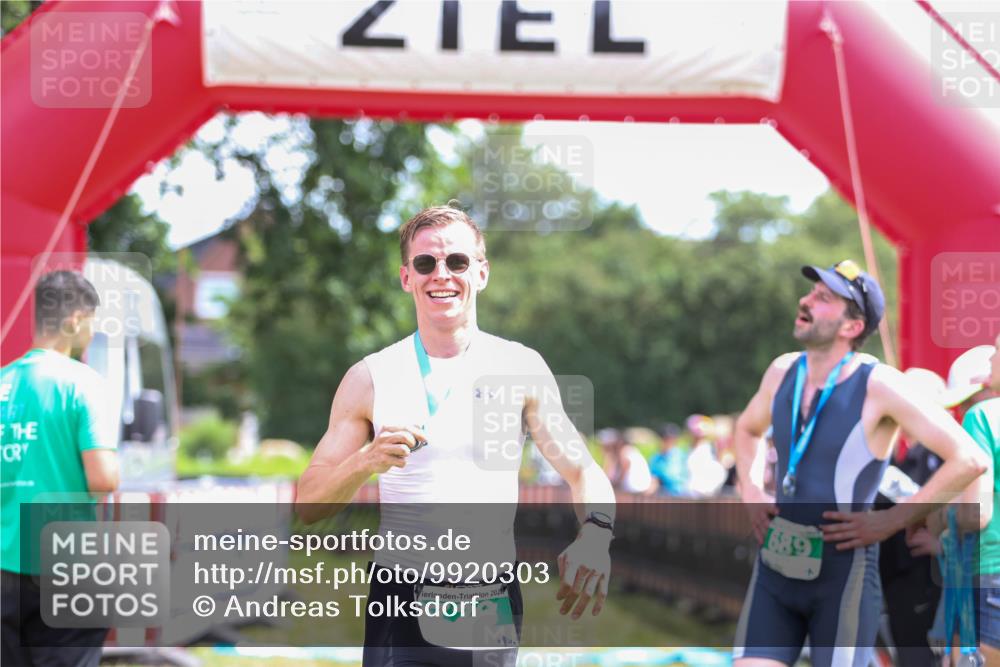 21.06.2026 - 29. Vierlanden-Triathlon Andreas Tolksdorf http://msf.ph/oto/9920303 21.06.2026 13:08:50 Ziel 173, 712, 726 meine-sportfotos.de