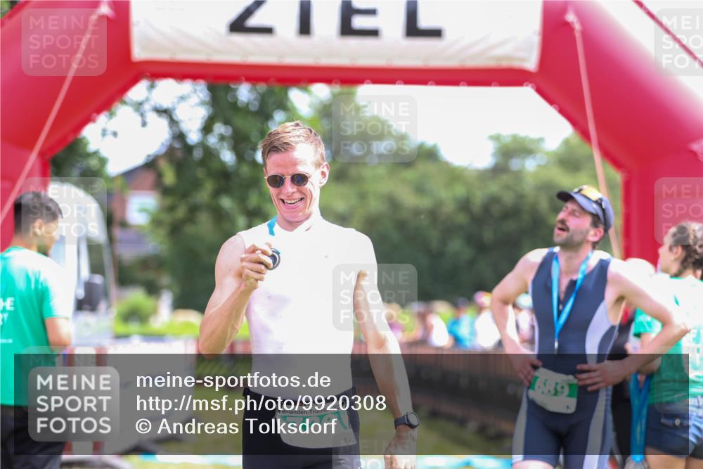 21.06.2026 - 29. Vierlanden-Triathlon Andreas Tolksdorf http://msf.ph/oto/9920308 21.06.2026 13:08:50 Ziel 173, 712, 726 meine-sportfotos.de
