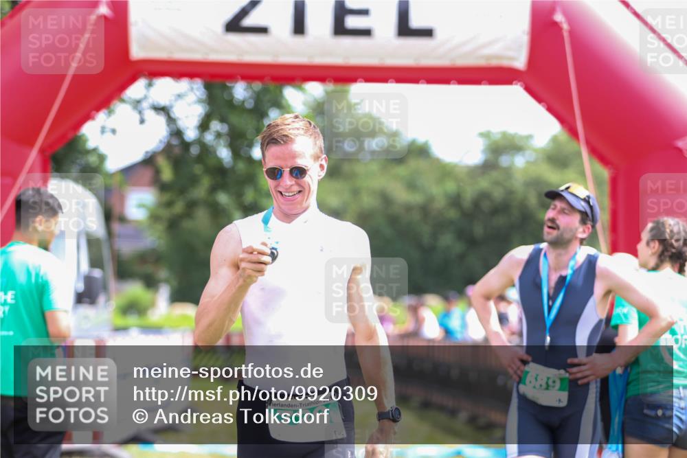 21.06.2026 - 29. Vierlanden-Triathlon Andreas Tolksdorf http://msf.ph/oto/9920309 21.06.2026 13:08:50 Ziel 173, 712, 726 meine-sportfotos.de