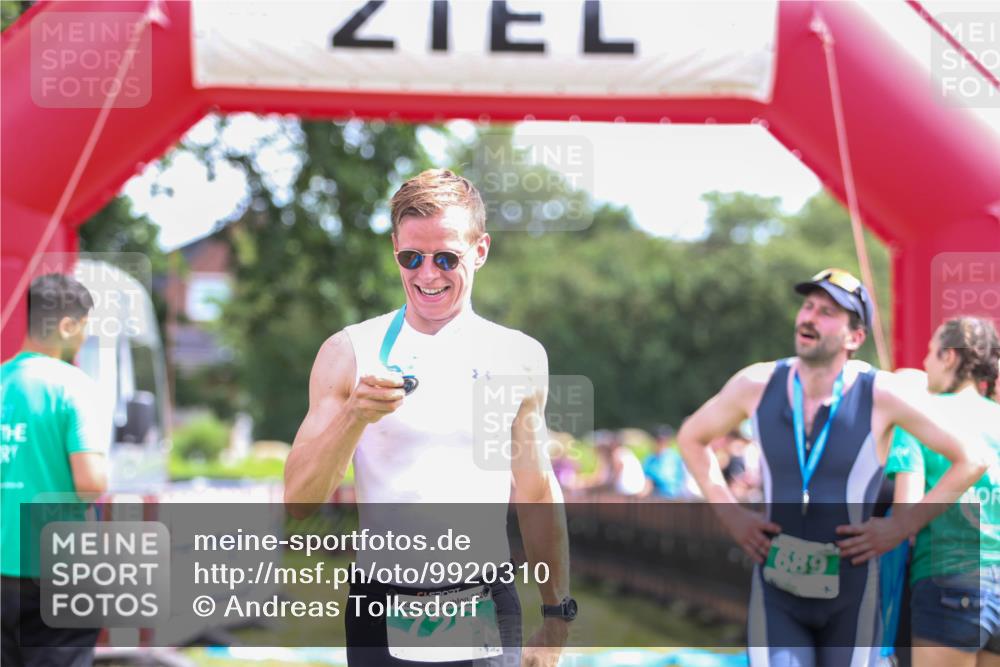 21.06.2026 - 29. Vierlanden-Triathlon Andreas Tolksdorf http://msf.ph/oto/9920310 21.06.2026 13:08:51 Ziel 173, 712 meine-sportfotos.de