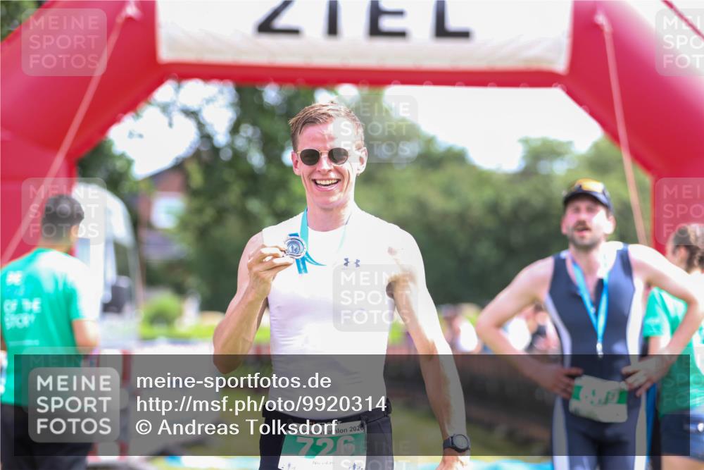 21.06.2026 - 29. Vierlanden-Triathlon Andreas Tolksdorf http://msf.ph/oto/9920314 21.06.2026 13:08:51 Ziel 173, 712 meine-sportfotos.de