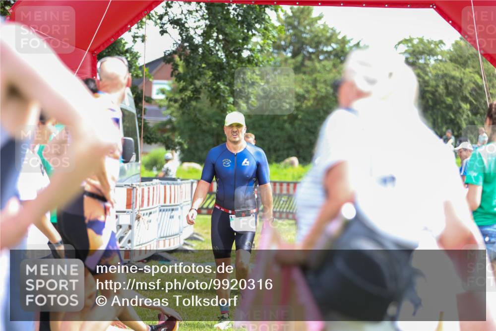 21.06.2026 - 29. Vierlanden-Triathlon Andreas Tolksdorf http://msf.ph/oto/9920316 21.06.2026 13:08:56 Ziel 173, 712 meine-sportfotos.de