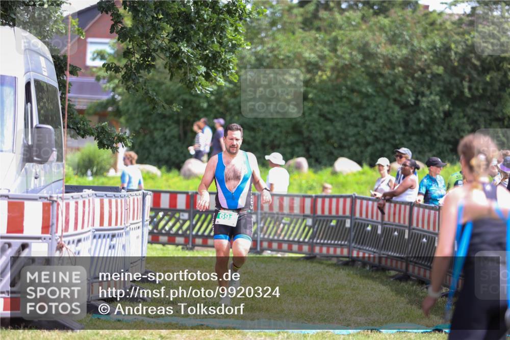 21.06.2026 - 29. Vierlanden-Triathlon Andreas Tolksdorf http://msf.ph/oto/9920324 21.06.2026 13:09:37 Ziel 691 meine-sportfotos.de