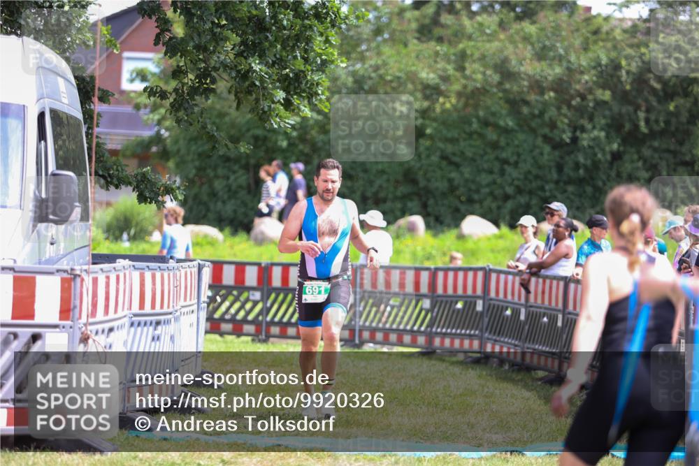 21.06.2026 - 29. Vierlanden-Triathlon Andreas Tolksdorf http://msf.ph/oto/9920326 21.06.2026 13:09:37 Ziel 691 meine-sportfotos.de