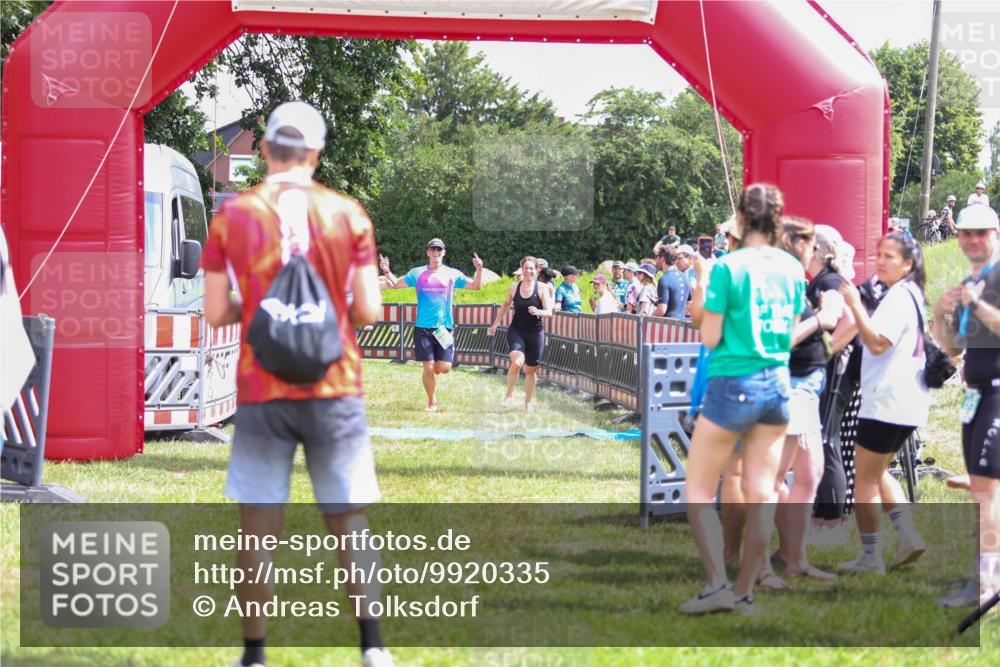 21.06.2026 - 29. Vierlanden-Triathlon Andreas Tolksdorf http://msf.ph/oto/9920335 21.06.2026 13:09:56 Ziel 67, 140, 764, 814, 898 meine-sportfotos.de