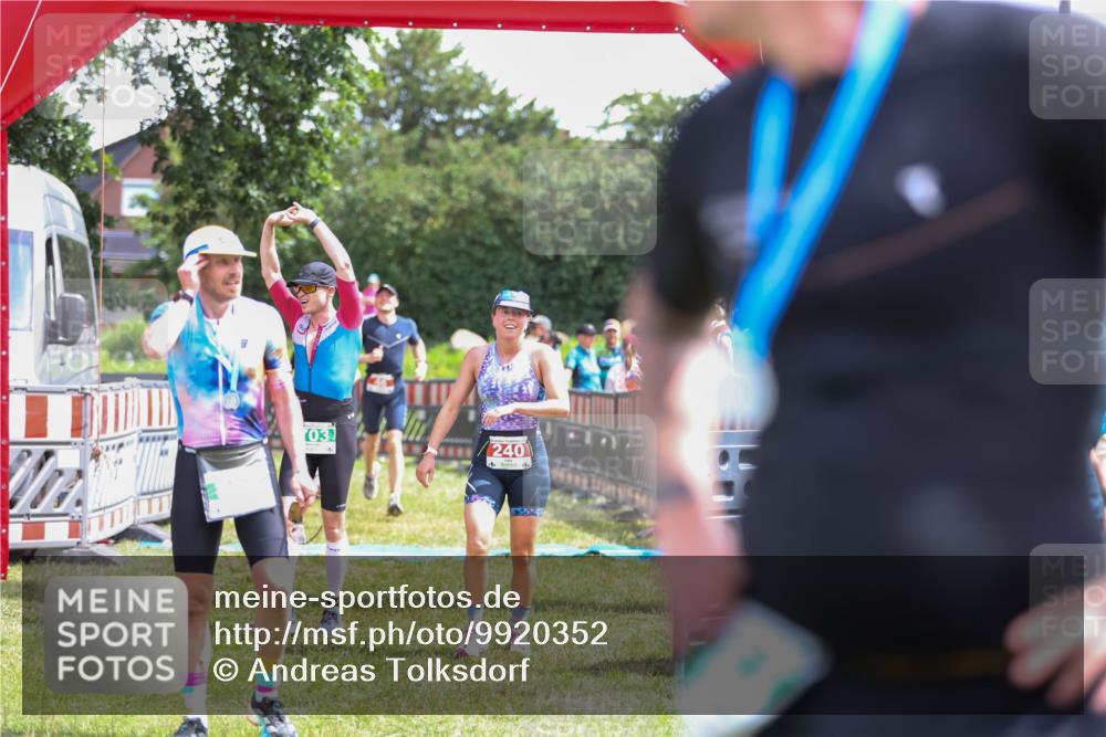21.06.2026 - 29. Vierlanden-Triathlon Andreas Tolksdorf http://msf.ph/oto/9920352 21.06.2026 13:10:32 Ziel 46, 191, 240, 703 meine-sportfotos.de
