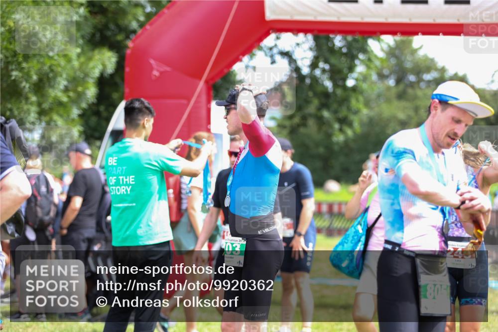 21.06.2026 - 29. Vierlanden-Triathlon Andreas Tolksdorf http://msf.ph/oto/9920362 21.06.2026 13:10:41 Ziel 186, 699 meine-sportfotos.de