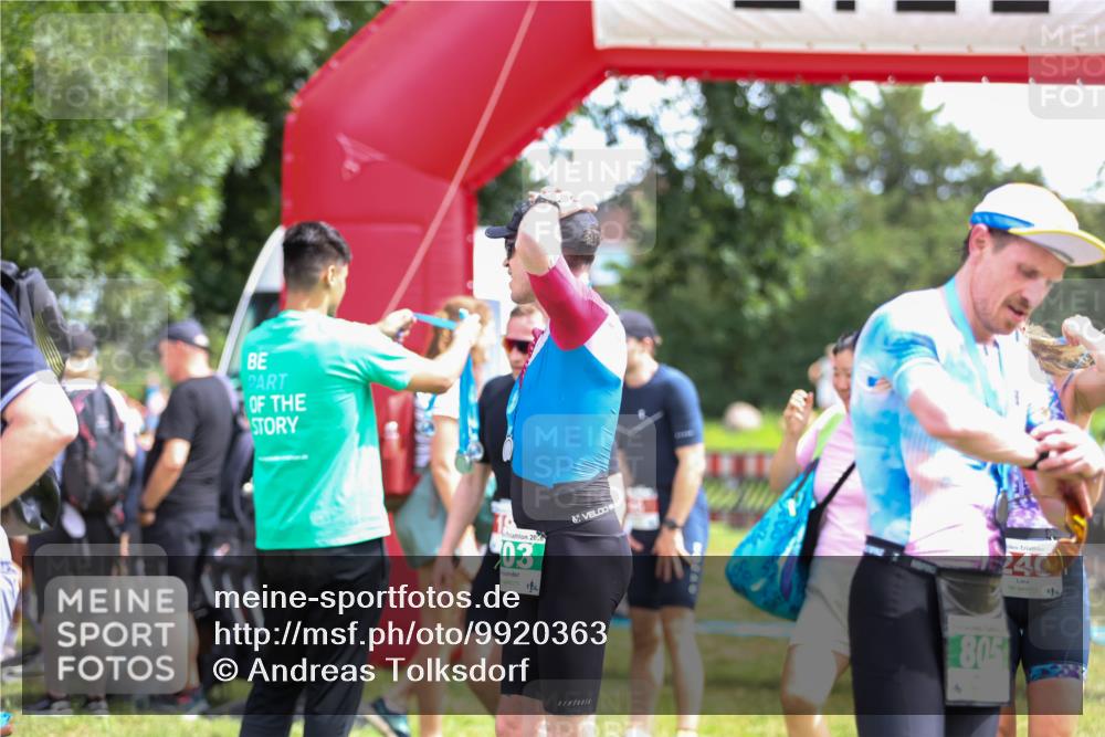 21.06.2026 - 29. Vierlanden-Triathlon Andreas Tolksdorf http://msf.ph/oto/9920363 21.06.2026 13:10:41 Ziel 186, 699 meine-sportfotos.de