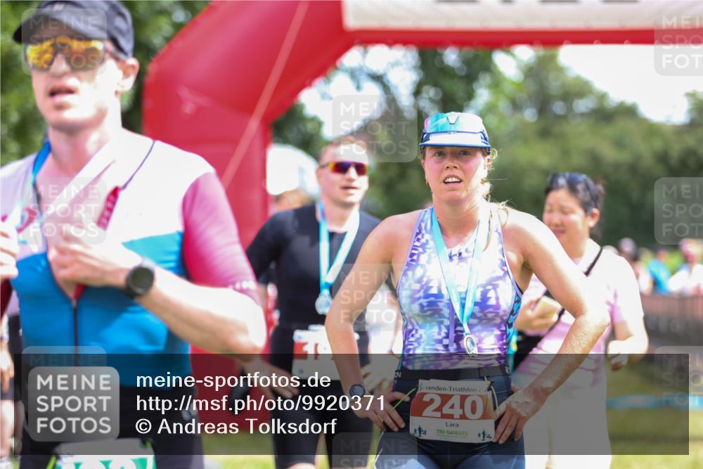 21.06.2026 - 29. Vierlanden-Triathlon Andreas Tolksdorf http://msf.ph/oto/9920371 21.06.2026 13:10:49 Ziel 154, 186, 699 meine-sportfotos.de