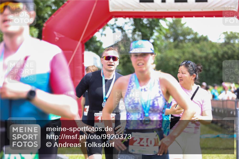 21.06.2026 - 29. Vierlanden-Triathlon Andreas Tolksdorf http://msf.ph/oto/9920373 21.06.2026 13:10:49 Ziel 154, 186, 699 meine-sportfotos.de