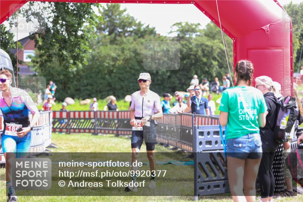 21.06.2026 - 29. Vierlanden-Triathlon Andreas Tolksdorf http://msf.ph/oto/9920377 21.06.2026 13:11:01 Ziel 154 meine-sportfotos.de