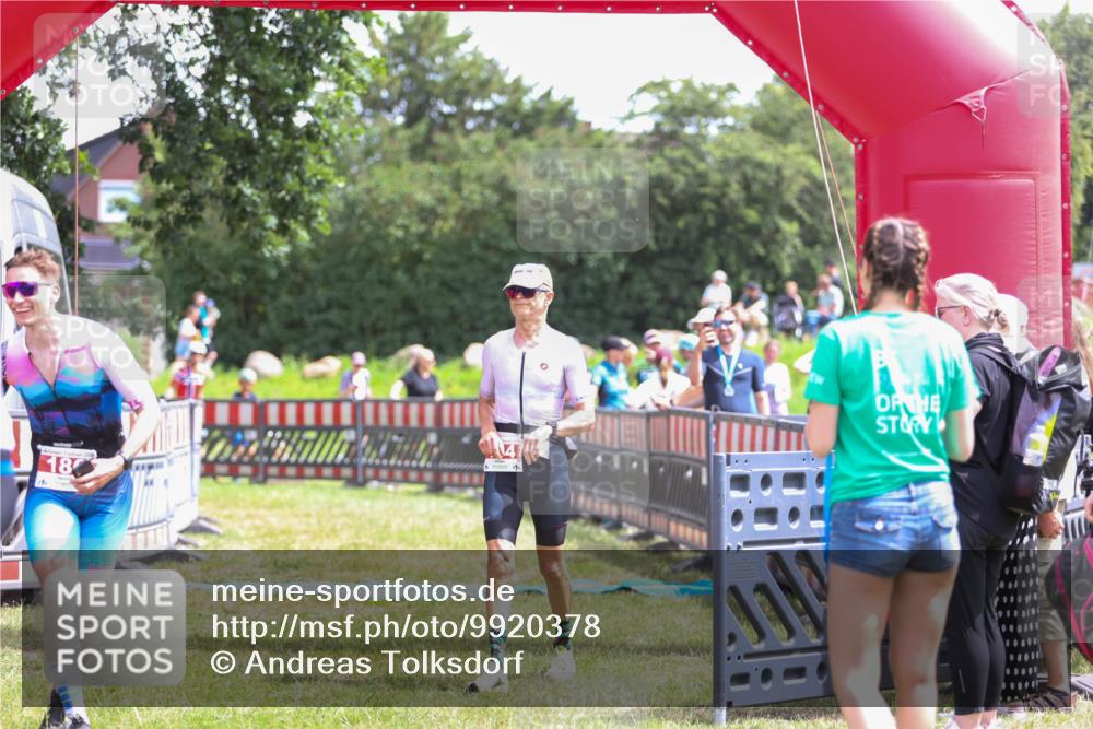 21.06.2026 - 29. Vierlanden-Triathlon Andreas Tolksdorf http://msf.ph/oto/9920378 21.06.2026 13:11:01 Ziel 154 meine-sportfotos.de
