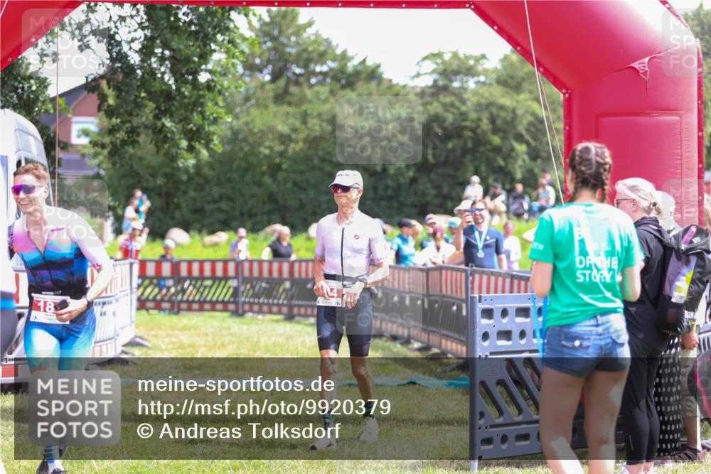 21.06.2026 - 29. Vierlanden-Triathlon Andreas Tolksdorf http://msf.ph/oto/9920379 21.06.2026 13:11:01 Ziel 154 meine-sportfotos.de