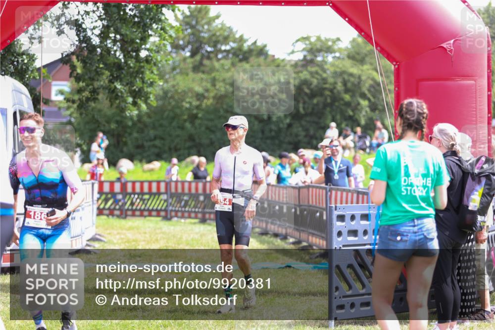 21.06.2026 - 29. Vierlanden-Triathlon Andreas Tolksdorf http://msf.ph/oto/9920381 21.06.2026 13:11:01 Ziel 154 meine-sportfotos.de