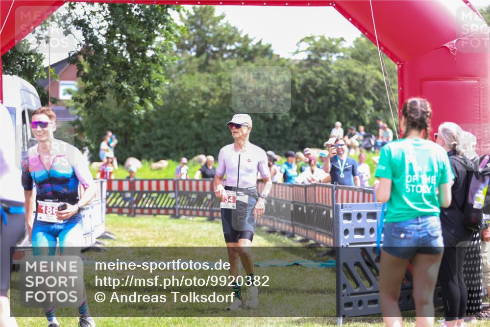 21.06.2026 - 29. Vierlanden-Triathlon Andreas Tolksdorf http://msf.ph/oto/9920382 21.06.2026 13:11:01 Ziel 154 meine-sportfotos.de