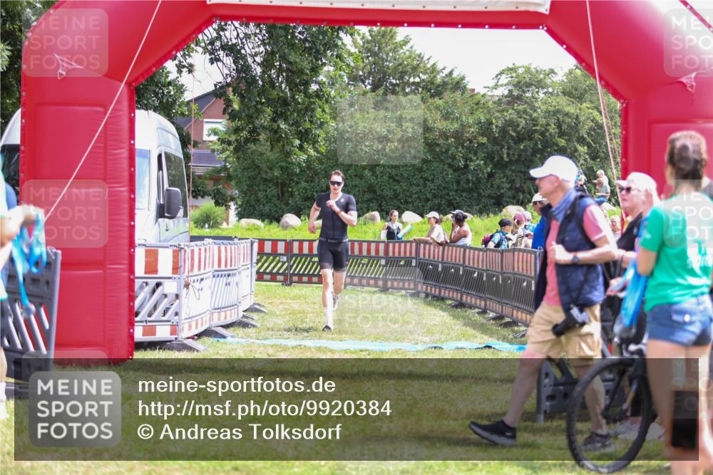 21.06.2026 - 29. Vierlanden-Triathlon Andreas Tolksdorf http://msf.ph/oto/9920384 21.06.2026 13:11:55 Ziel 745 meine-sportfotos.de