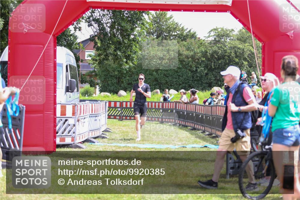 21.06.2026 - 29. Vierlanden-Triathlon Andreas Tolksdorf http://msf.ph/oto/9920385 21.06.2026 13:11:55 Ziel 745 meine-sportfotos.de