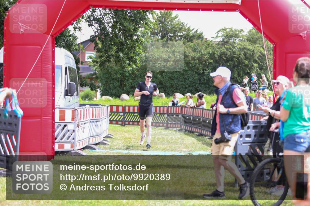 21.06.2026 - 29. Vierlanden-Triathlon Andreas Tolksdorf http://msf.ph/oto/9920389 21.06.2026 13:11:55 Ziel 745 meine-sportfotos.de