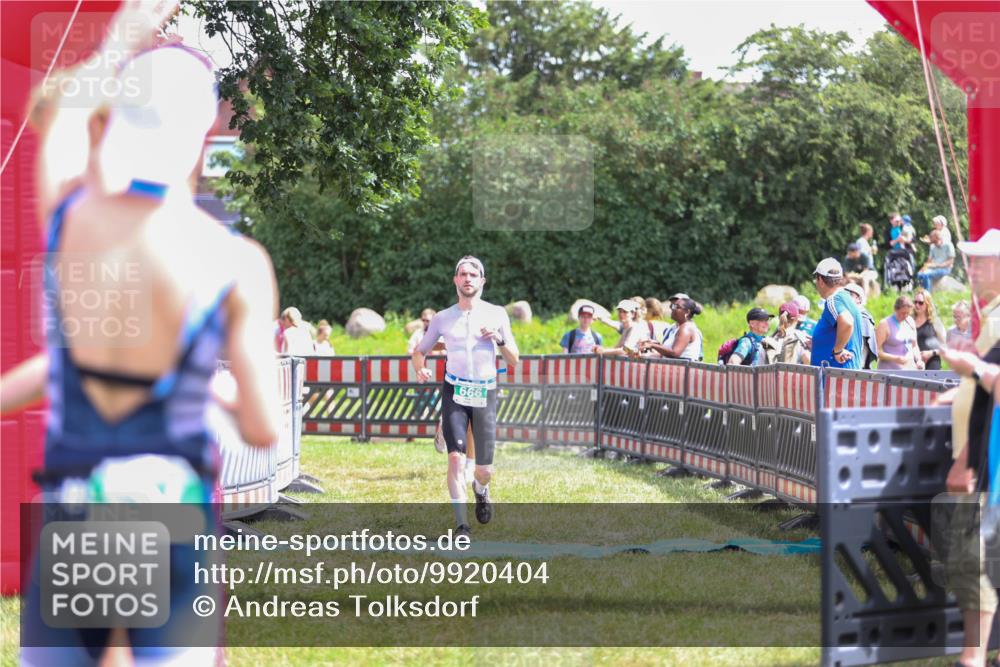21.06.2026 - 29. Vierlanden-Triathlon Andreas Tolksdorf http://msf.ph/oto/9920404 21.06.2026 13:12:12 Ziel 660, 666 meine-sportfotos.de