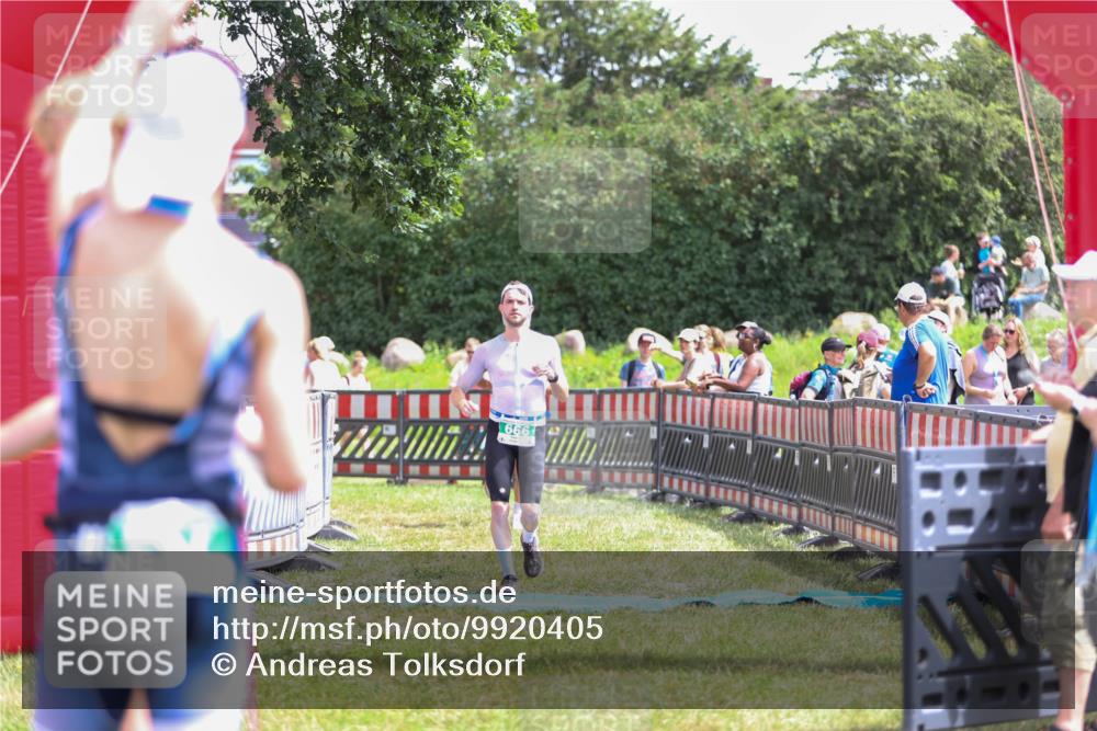 21.06.2026 - 29. Vierlanden-Triathlon Andreas Tolksdorf http://msf.ph/oto/9920405 21.06.2026 13:12:12 Ziel 660, 666 meine-sportfotos.de