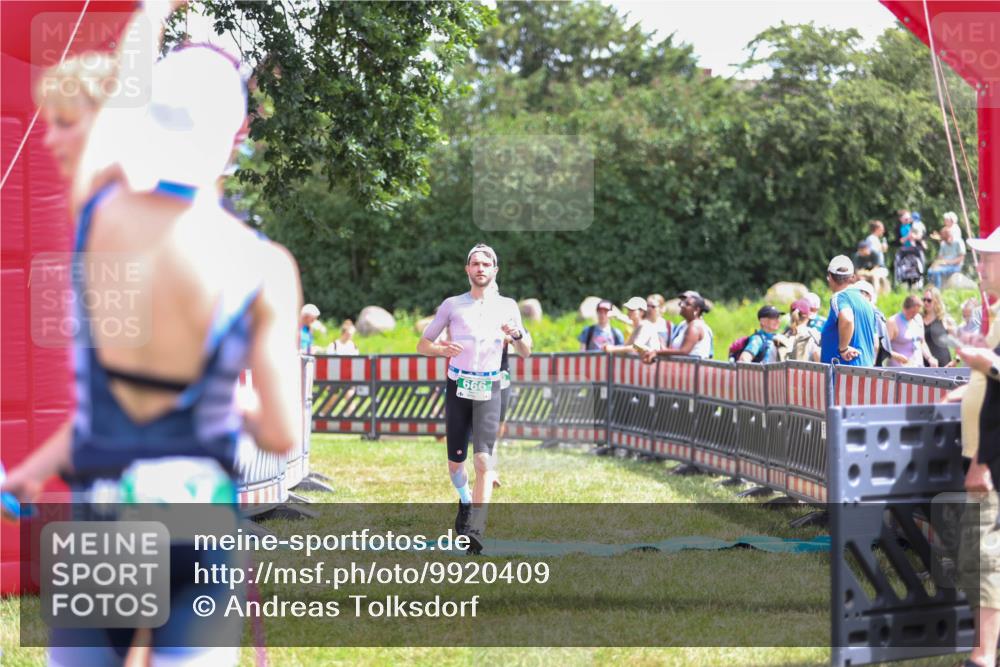21.06.2026 - 29. Vierlanden-Triathlon Andreas Tolksdorf http://msf.ph/oto/9920409 21.06.2026 13:12:12 Ziel 660, 666 meine-sportfotos.de