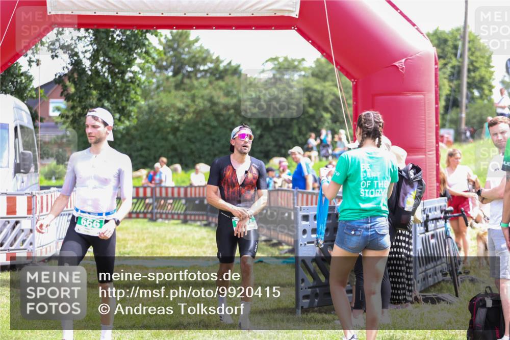 21.06.2026 - 29. Vierlanden-Triathlon Andreas Tolksdorf http://msf.ph/oto/9920415 21.06.2026 13:12:19 Ziel 660 meine-sportfotos.de