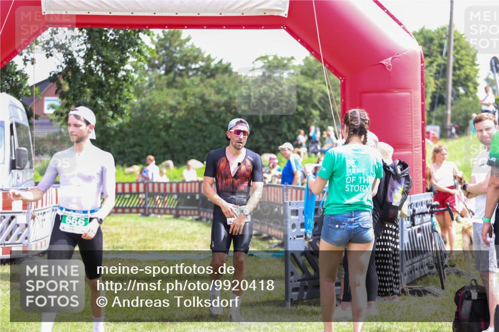 21.06.2026 - 29. Vierlanden-Triathlon Andreas Tolksdorf http://msf.ph/oto/9920418 21.06.2026 13:12:20 Ziel 660 meine-sportfotos.de