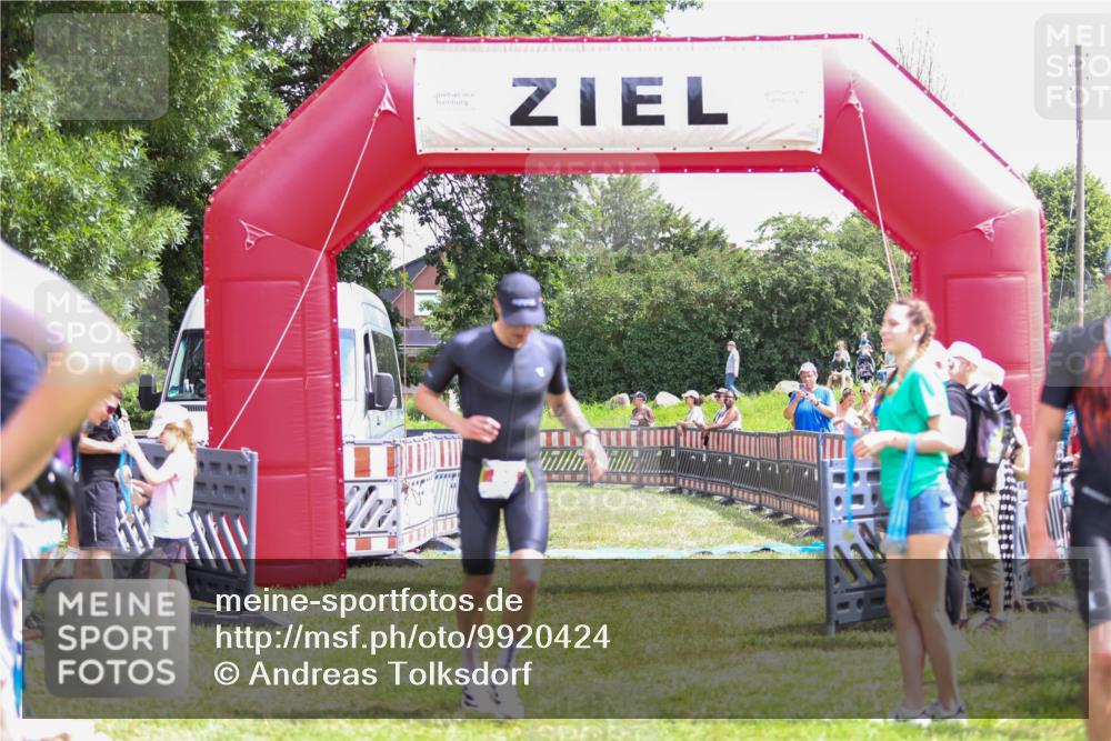 21.06.2026 - 29. Vierlanden-Triathlon Andreas Tolksdorf http://msf.ph/oto/9920424 21.06.2026 13:12:57 Ziel 86 meine-sportfotos.de