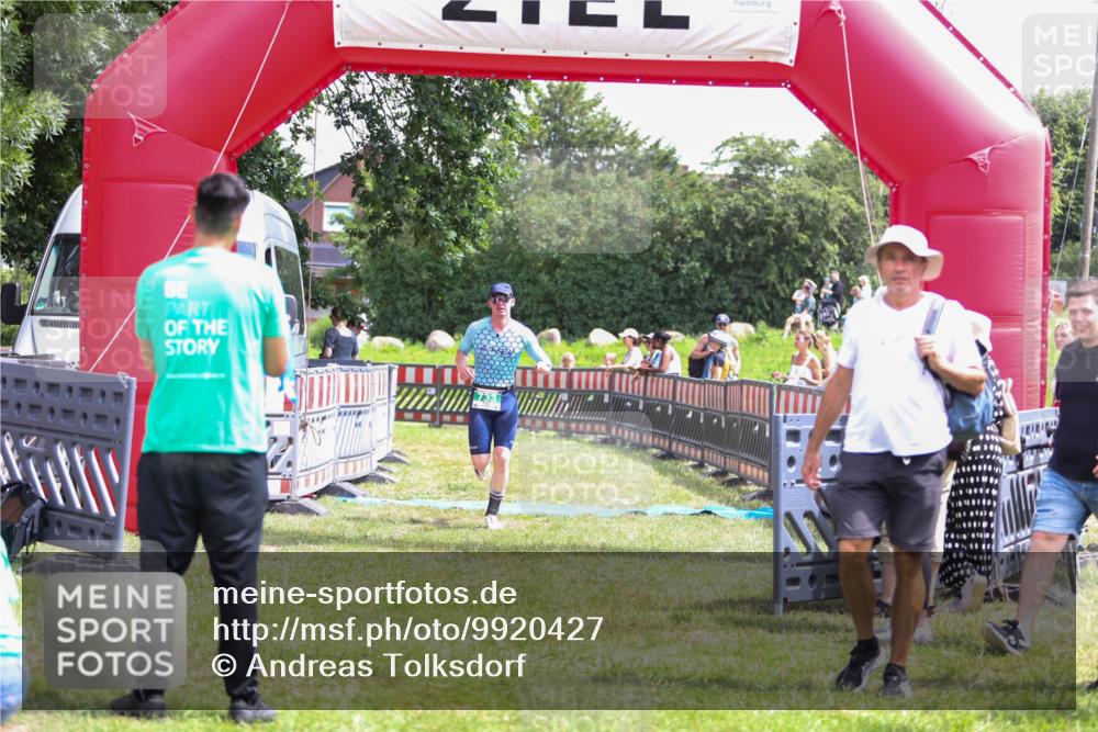 21.06.2026 - 29. Vierlanden-Triathlon Andreas Tolksdorf http://msf.ph/oto/9920427 21.06.2026 13:13:28 Ziel 733, 785 meine-sportfotos.de