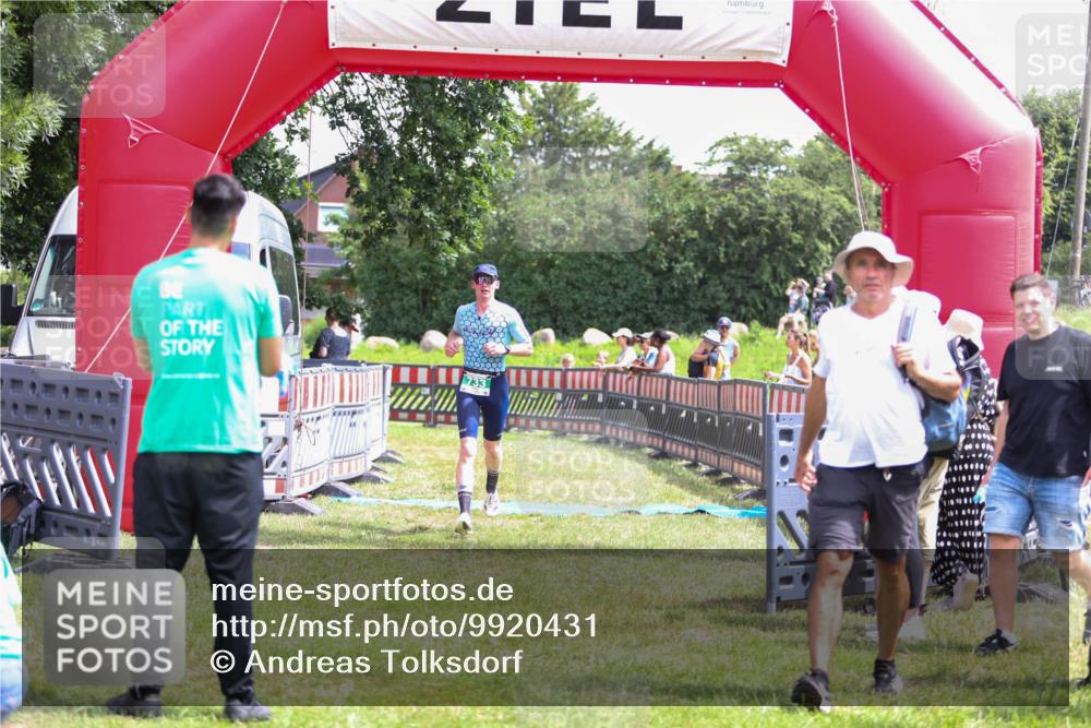 21.06.2026 - 29. Vierlanden-Triathlon Andreas Tolksdorf http://msf.ph/oto/9920431 21.06.2026 13:13:28 Ziel 733, 785 meine-sportfotos.de