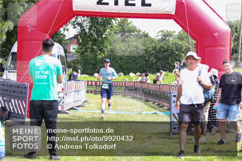 21.06.2026 - 29. Vierlanden-Triathlon Andreas Tolksdorf http://msf.ph/oto/9920432 21.06.2026 13:13:28 Ziel 733, 785 meine-sportfotos.de