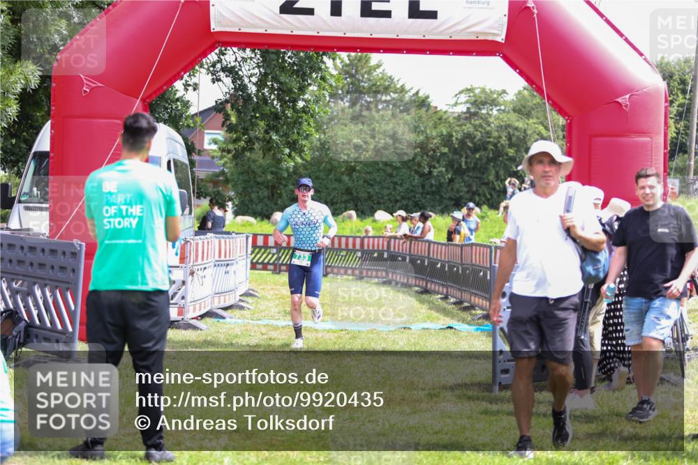 21.06.2026 - 29. Vierlanden-Triathlon Andreas Tolksdorf http://msf.ph/oto/9920435 21.06.2026 13:13:28 Ziel 733, 785 meine-sportfotos.de