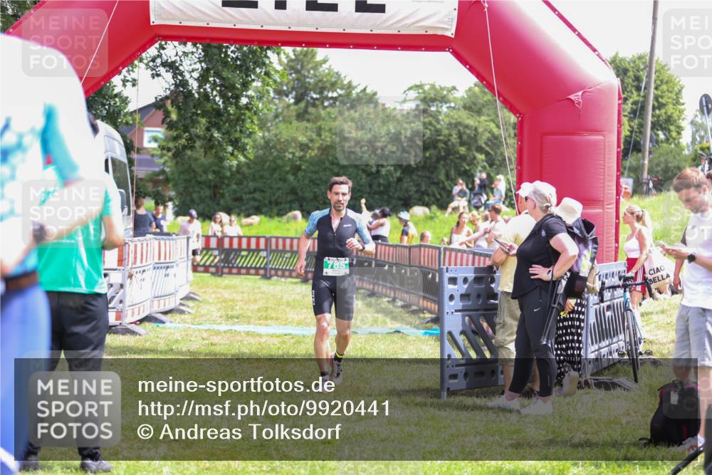 21.06.2026 - 29. Vierlanden-Triathlon Andreas Tolksdorf http://msf.ph/oto/9920441 21.06.2026 13:13:35 Ziel 290, 785 meine-sportfotos.de