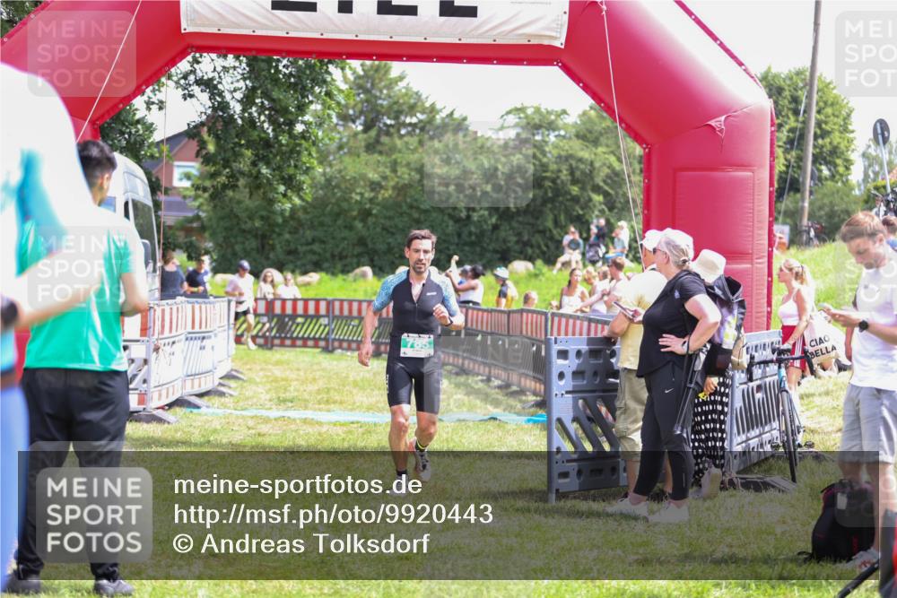 21.06.2026 - 29. Vierlanden-Triathlon Andreas Tolksdorf http://msf.ph/oto/9920443 21.06.2026 13:13:35 Ziel 290, 785 meine-sportfotos.de