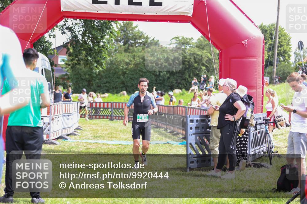 21.06.2026 - 29. Vierlanden-Triathlon Andreas Tolksdorf http://msf.ph/oto/9920444 21.06.2026 13:13:35 Ziel 290, 785 meine-sportfotos.de