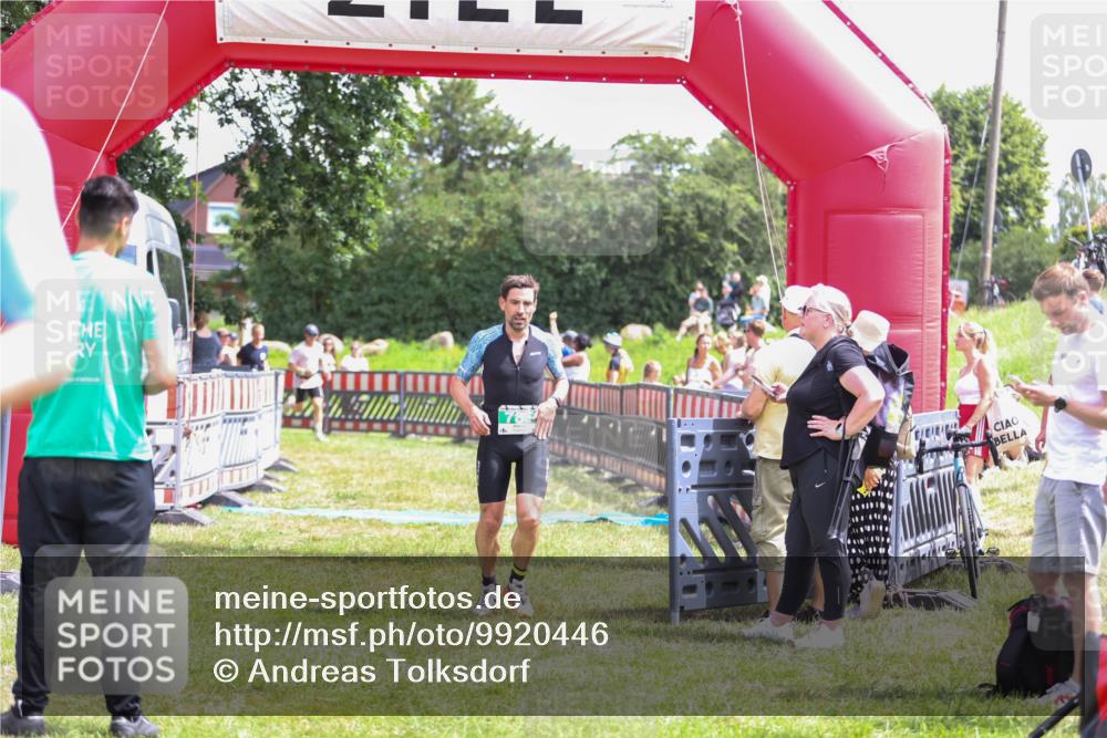 21.06.2026 - 29. Vierlanden-Triathlon Andreas Tolksdorf http://msf.ph/oto/9920446 21.06.2026 13:13:35 Ziel 290, 785 meine-sportfotos.de